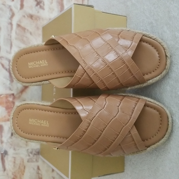 New Michael Kors Linden Croc-Embossed Sandals - Picture 11 of 13
